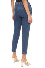 Load image into Gallery viewer, Regular-fit cropped jeans
