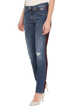 Load image into Gallery viewer, Boyfriend-fit jeans
