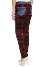 Load image into Gallery viewer, Boyfriend-fit jeans
