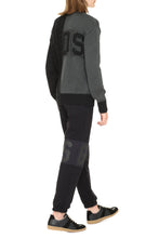 Load image into Gallery viewer, Long sleeve crew-neck sweater
