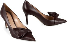 Load image into Gallery viewer, Leather pumps

