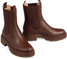 Load image into Gallery viewer, Leather Chelsea boots
