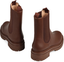 Load image into Gallery viewer, Leather Chelsea boots

