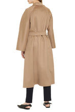 Load image into Gallery viewer, Labbro cashmere coat
