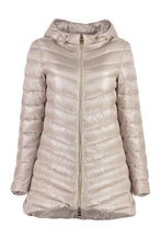 Load image into Gallery viewer, Resort hooded down jacket

