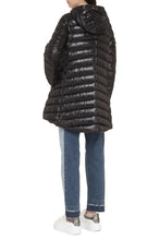Load image into Gallery viewer, Resort hooded down jacket
