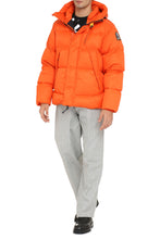 Load image into Gallery viewer, Cloud zip and snap button fastening down jacket
