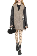 Load image into Gallery viewer, Reversed single-breasted coat
