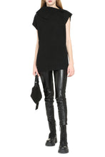 Load image into Gallery viewer, Knitted oversize vest

