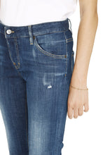 Load image into Gallery viewer, Cool Girl Cropped jeans
