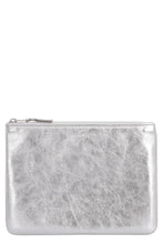 Load image into Gallery viewer, Logo detail flat leather pouch
