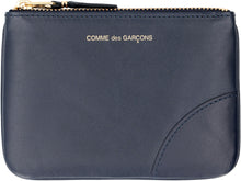 Load image into Gallery viewer, Logo detail flat leather pouch
