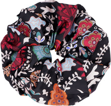 Load image into Gallery viewer, Giga printed twill scrunchie
