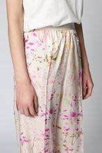 Load image into Gallery viewer, Printed silk pants
