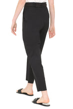 Load image into Gallery viewer, Tibet carrot-fit cotton pants
