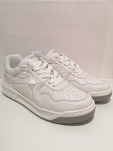 Load image into Gallery viewer, One Stud leather low-top sneakers
